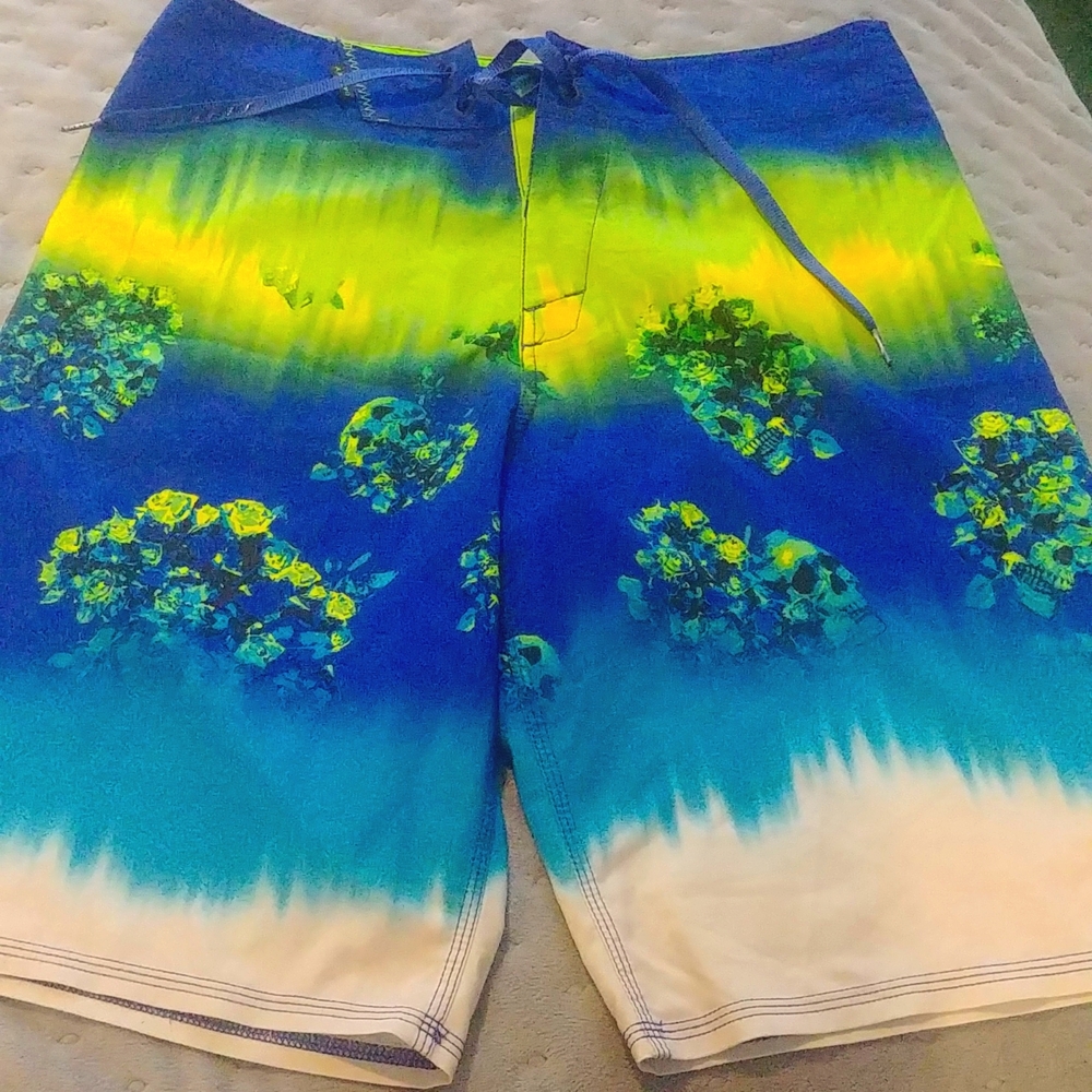 Men,s Oakley Humbucker Saphire shorts ..Flowers/skulls.vibrant sz.30